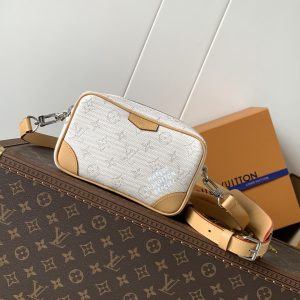 Dimensions: 13 x 6.5 x 20 cm (height x width x length)